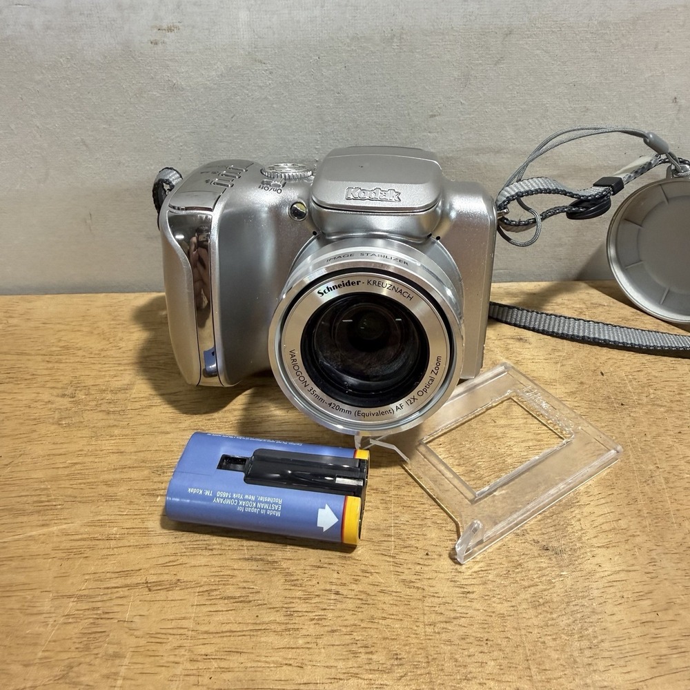 Kodak EasyShare Z612 Digital Camera 6.1MP Silver Bridge Point Shoot Y2K Tested